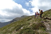 70 Risalendo in cresta di vetta del Mincucco 